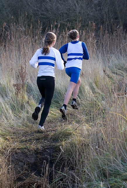 8kcr014.jpg - Sanne van Mourik (kop) met Meike van Gastel